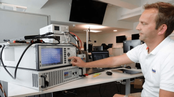 功率分析仪LMG671用于光伏逆变器对比测试